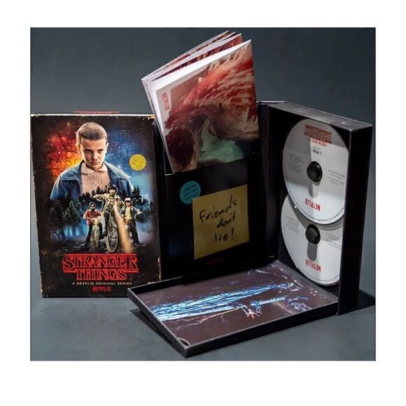 Stranger Things Season 1 Collector's Edition (Blu-ray + DVD) 4-disc set & Poster - Picture 2 of 4